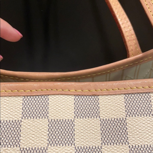 Louis Vuitton Purse - Picture 12 of 12